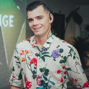 Meet your Posher, Christopher